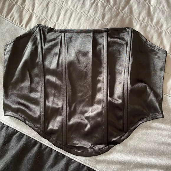 Black satin bone corset ❤️🌹 - Picture 5 of 6